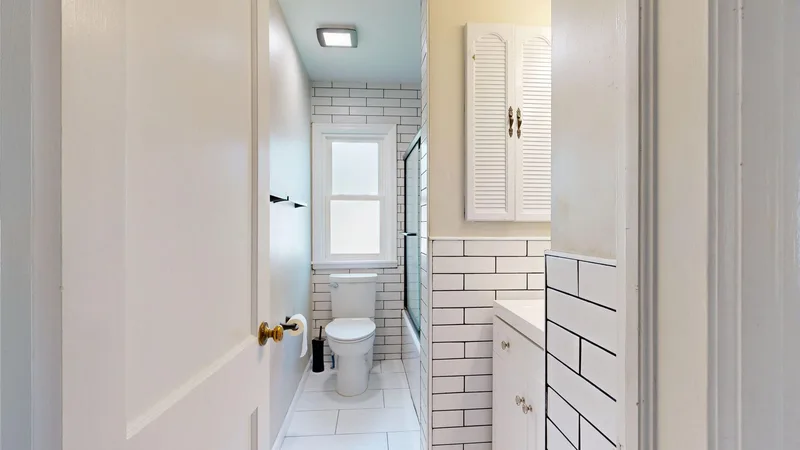 Inspiración local: tendencias de baño en Málaga - 10 Consejos para reformar tu baño sin gastar de más