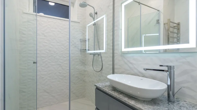 Instalación de mamparas de baño en Málaga: tipos y precios - Multiservicios Málaga