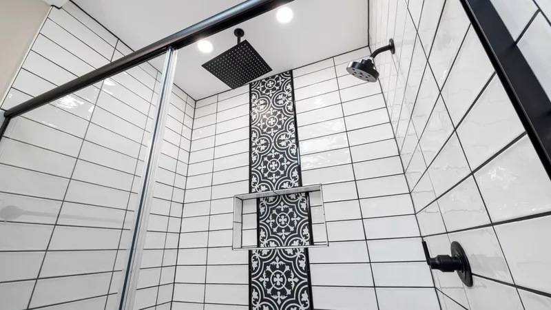 Ventajas del plato de ducha frente a la bañera - Instalación de plato de ducha en Málaga: tipos, precios y ventajas