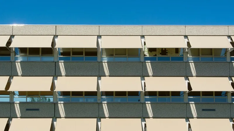 Instalación de toldos en Málaga: tipos, precios y normativa 2026 - Multiservicios Málaga