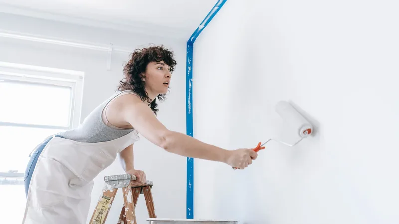 Cómo elegir pintura duradera para exteriores en Málaga - Multiservicios Málaga