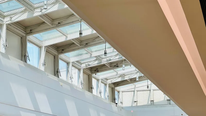 Diferencias Pladur® escayola en durabilidad y resistencia ¿cuál aguanta mejor el paso del tiempo? - Ventajas del techo de Pladur® frente a escayola