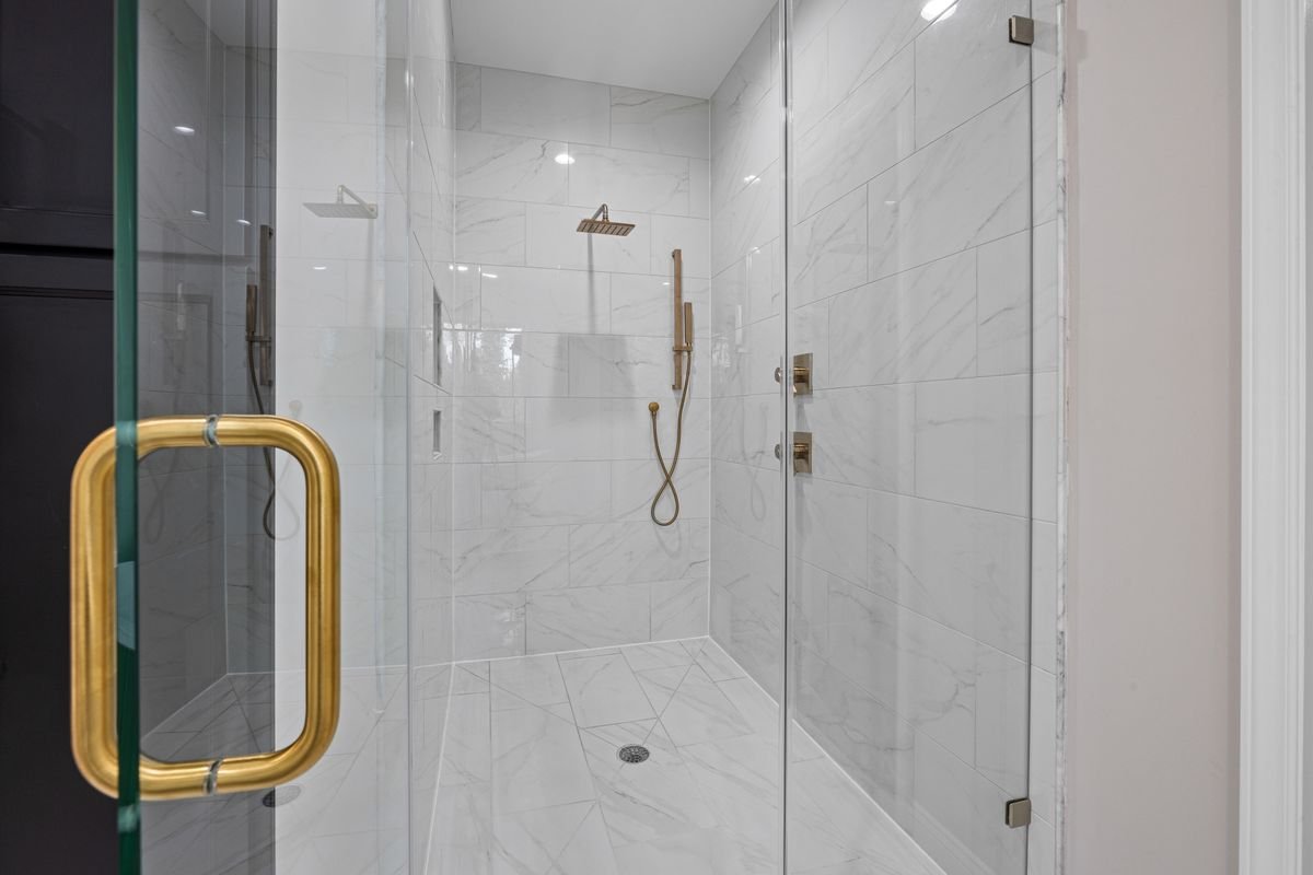 Cambio de bañera por plato de ducha en Nerja - Baño renovado con ducha accesible